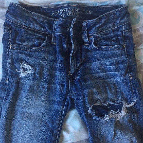 Ripped American Eagle Jeans - Picture 6 of 7